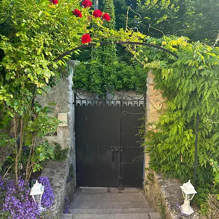 La Au Fond Du Jardin Bed & Breakfast *